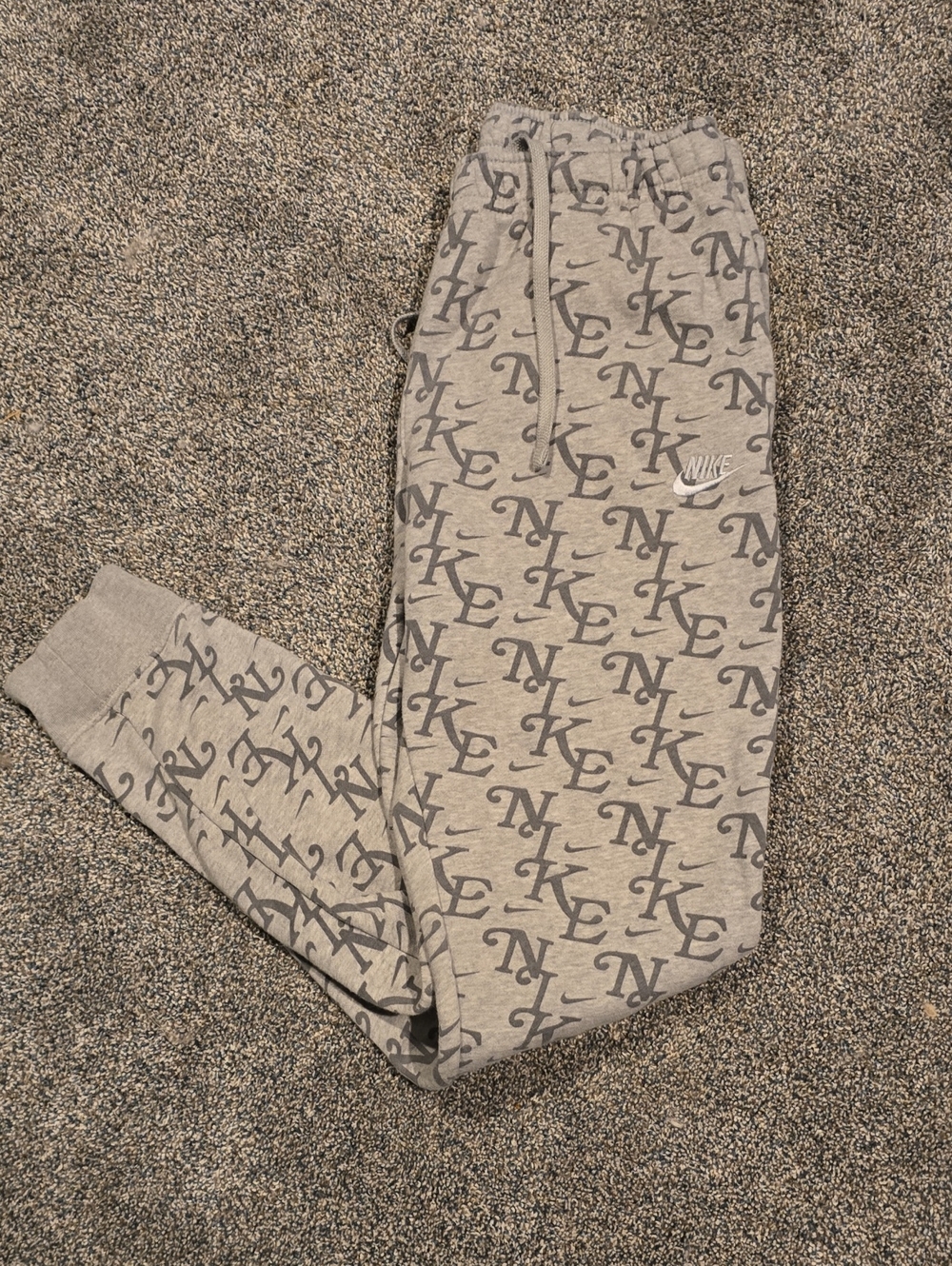 Nike Men's Gray Logo-Print Jogger Sweatpants